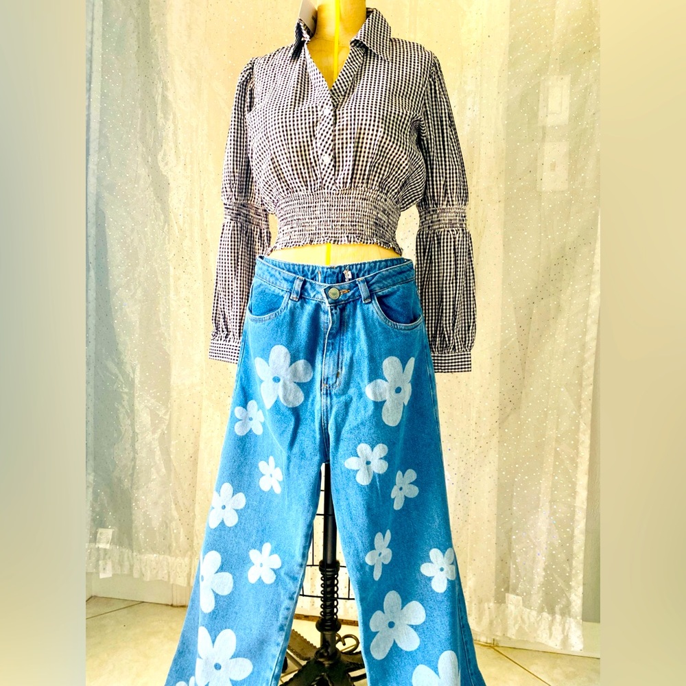 Mom light blue Jean pant with printed white flowers.